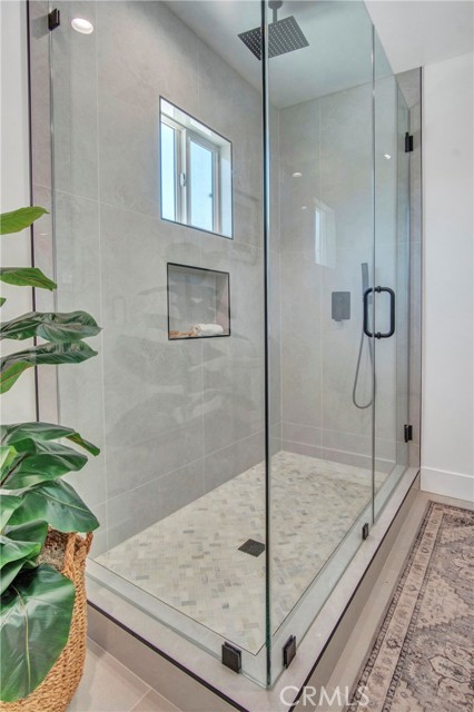 Detail Gallery Image 18 of 34 For 18406 Jovan St, Tarzana,  CA 91335 - 5 Beds | 4 Baths