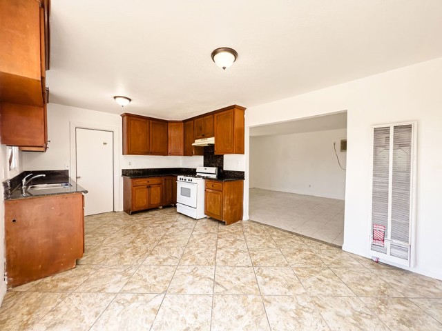 Detail Gallery Image 13 of 29 For 9845 Arbor Ave, Fontana,  CA 92335 - 3 Beds | 1/1 Baths