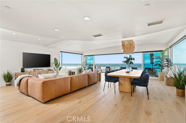 Detail Gallery Image 10 of 67 For 516 S S the Strand, Oceanside,  CA 92054 - 8 Beds | 9 Baths