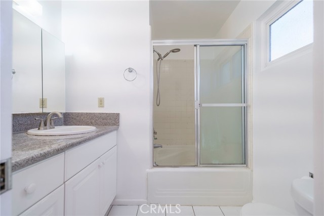 Detail Gallery Image 12 of 33 For 9356 Beckford, Northridge,  CA 91324 - 4 Beds | 3 Baths