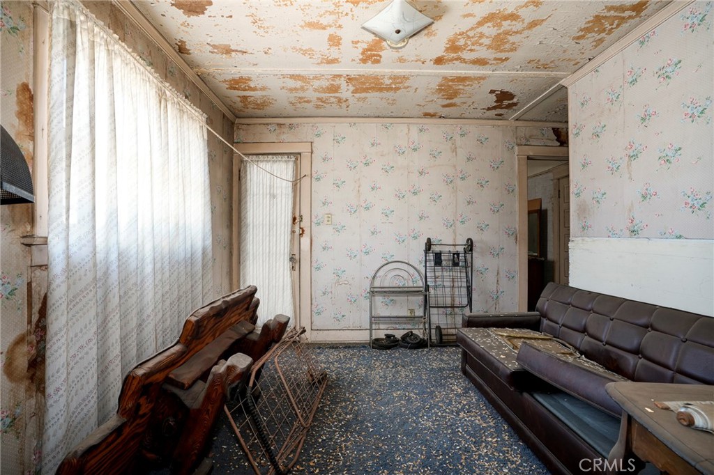 https://media.crmls.org/medias/68e23120-c1c9-44b2-b30d-d14f35b23a33.jpg?preset=X-Large