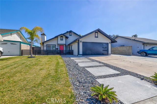 Detail Gallery Image 3 of 24 For 10514 Rouselle Dr, Jurupa Valley,  CA 91752 - 3 Beds | 2 Baths