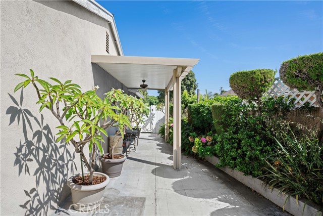 Detail Gallery Image 11 of 41 For 2102 N Eastwood Ave, Santa Ana,  CA 92705 - 3 Beds | 2 Baths