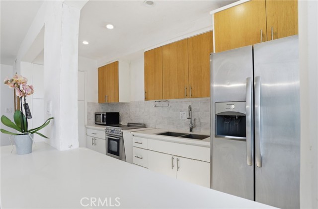 Detail Gallery Image 8 of 16 For 625 N Flores #104, West Hollywood,  CA 90048 - 2 Beds | 2 Baths