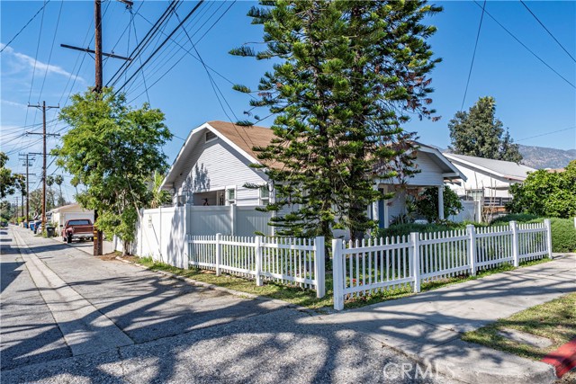 Detail Gallery Image 2 of 18 For 709 S Magnolia, Monrovia,  CA 91016 - – Beds | – Baths