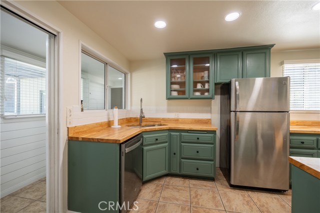 42668 Sonoma Drive, Big Bear Lake CA: https://media.crmls.org/medias/68e5d5a4-5c6c-4c11-bbc7-e43150057efb.jpg