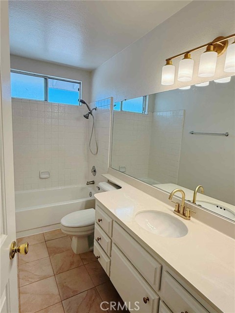 Detail Gallery Image 5 of 7 For 3261 Mountainside Dr, Corona,  CA 92882 - 4 Beds | 2/1 Baths