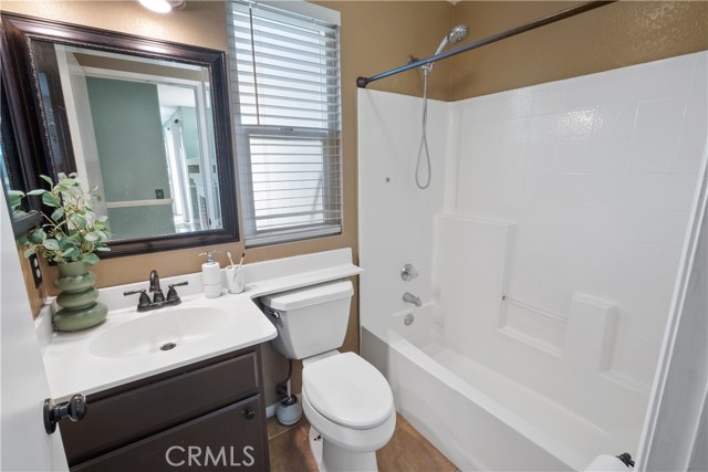 23247 Coffee Berry Circle, Corona CA: https://media.crmls.org/medias/68e61382-0743-4bb8-a518-f0158ee4591c.jpg