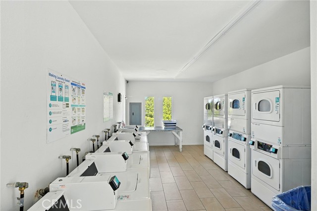 8601 International Avenue, Canoga Park CA: https://media.crmls.org/medias/68e649dc-ca61-43dd-8c66-08009d9d36f6.jpg