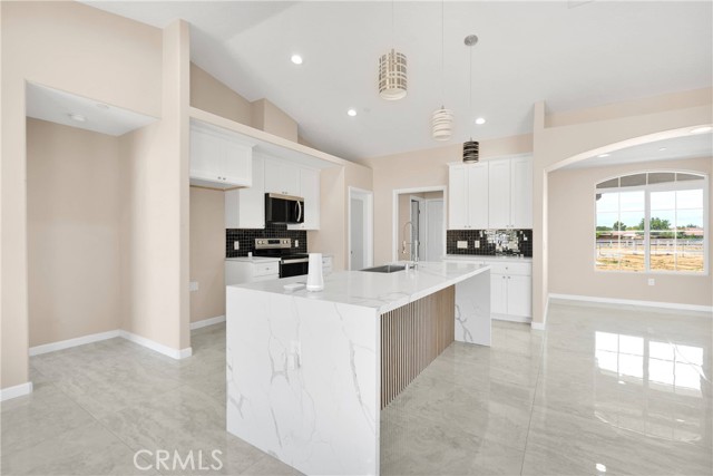 20020 Symeron Road, Apple Valley CA: https://media.crmls.org/medias/68e6a797-6c35-447c-88e6-42dafadd35bb.jpg