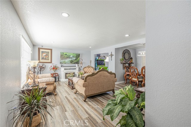 Detail Gallery Image 4 of 24 For 45029 16th St, Lancaster,  CA 93534 - 3 Beds | 2 Baths