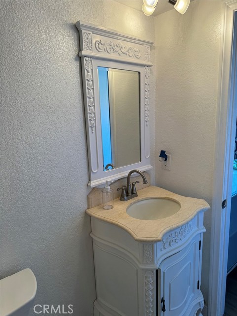 Detail Gallery Image 8 of 11 For 17242 Grand Ave #B,  Lake Elsinore,  CA 92530 - 3 Beds | 2 Baths