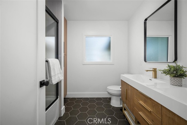 Detail Gallery Image 15 of 24 For 2511 Nipomo Ave, Long Beach,  CA 90815 - 3 Beds | 2 Baths