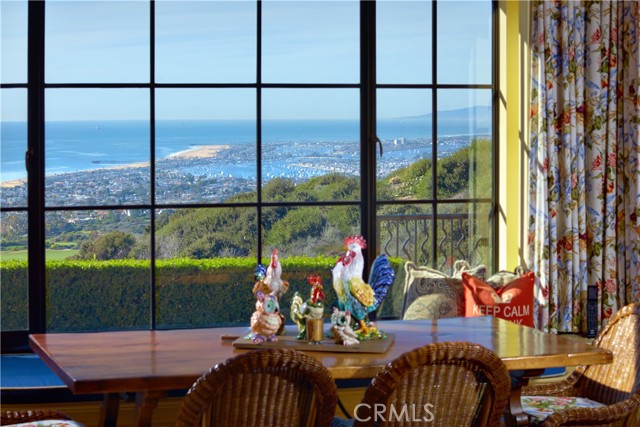 5 Pelican Vista Drive, Newport Coast CA: https://media.crmls.org/medias/68ea0b4f-8665-4b1b-bcb4-a9a2d224bc82.jpg