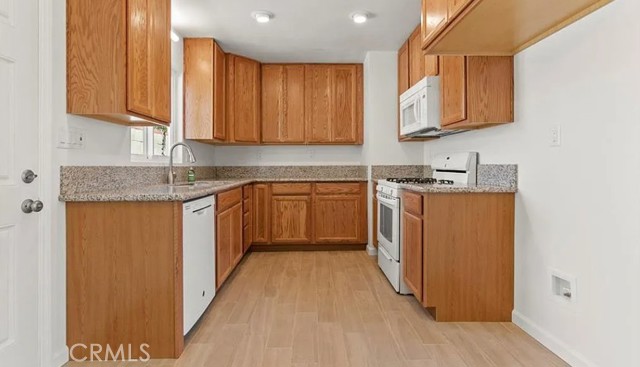 Detail Gallery Image 4 of 9 For 45122 Date, Lancaster,  CA 93534 - 3 Beds | 2 Baths