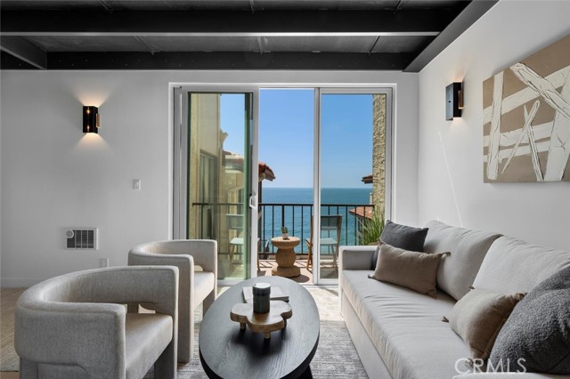 555 Esplanade, Redondo Beach CA: https://media.crmls.org/medias/68ea8568-f90a-4d81-8af1-cdf04a778fc6.jpg