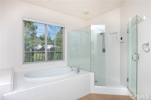 Detail Gallery Image 16 of 29 For 11629 Verona Dr, Chatsworth,  CA 91311 - 3 Beds | 3/1 Baths