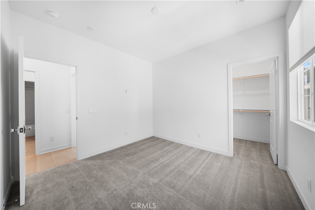 https://media.crmls.org/medias/68eafda0-570d-4de6-bdba-c36cbcda308b.jpg?preset=X-Large