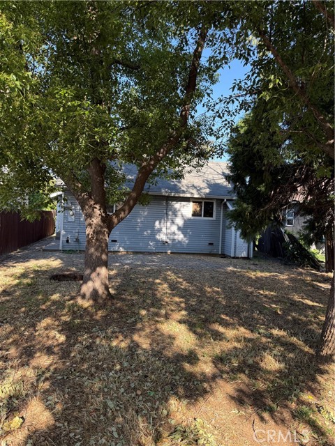 Detail Gallery Image 4 of 4 For 410 5th St, Willows,  CA 95988 - 2 Beds | 1 Baths