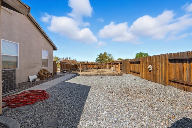 21268 Chardonnay, Apple Valley CA: https://media.crmls.org/medias/68eb2f5a-4b2a-47ab-859d-9c97ebf5aa54.jpg