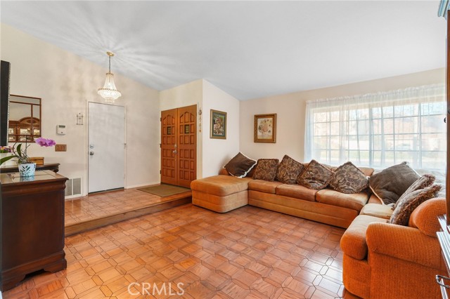 13543 Bear Valley Road, Moorpark CA: https://media.crmls.org/medias/68eb7e88-c0eb-4385-b133-dc5278ad51fc.jpg