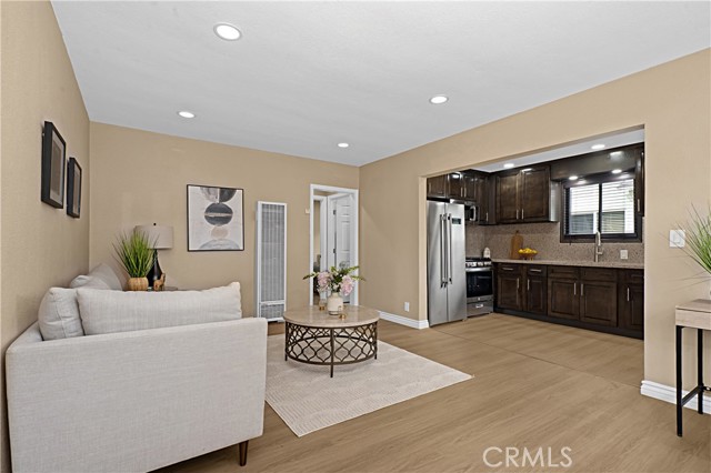 Detail Gallery Image 6 of 29 For 606 Phelan Ln, Redondo Beach,  CA 90278 - 3 Beds | 1 Baths