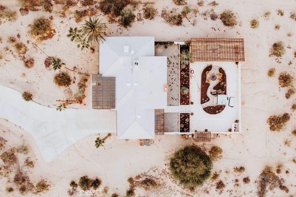 https://media.crmls.org/medias/68ebbe00-3b83-4930-a0b0-00c07c77394e.jpg?preset=X-Large