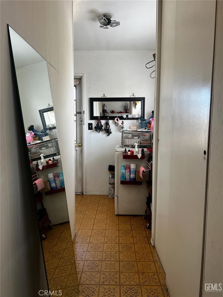 https://media.crmls.org/medias/68ec2240-fe6d-4336-9897-dab2a2a499fc.jpg?preset=X-Large