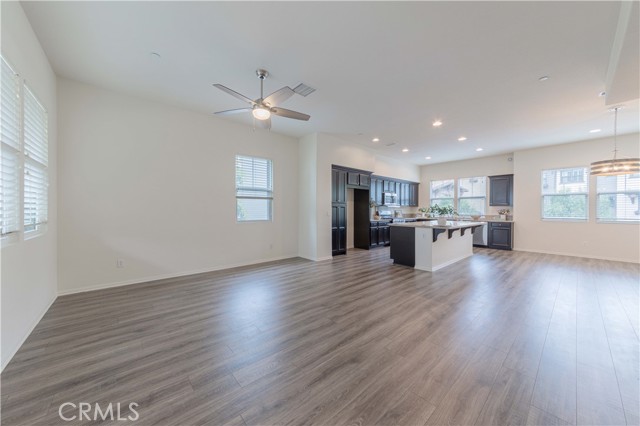 12438 Amesbury Circle, Whittier CA: https://media.crmls.org/medias/68edb8e4-e412-4b6d-af84-f73aadcdd529.jpg
