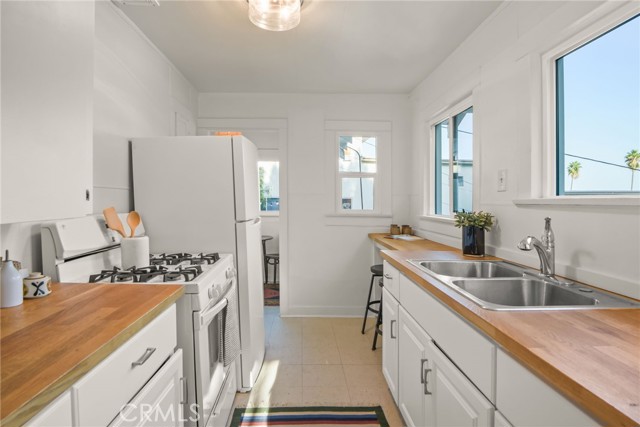 Detail Gallery Image 8 of 27 For 3908 Edison Walk, Los Angeles,  CA 90032 - 2 Beds | 2 Baths