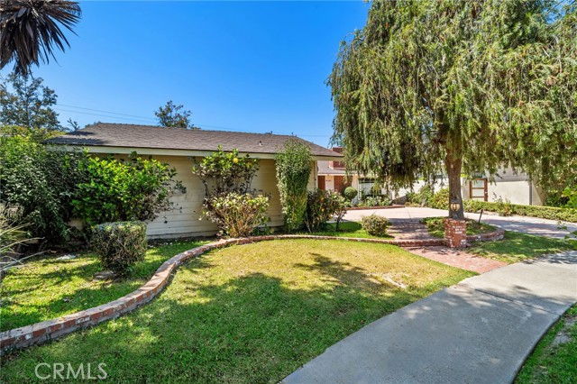 11121 Kensington Road, Los Alamitos CA: https://media.crmls.org/medias/68ee58a4-a211-4b63-81f1-717b3cd4c5c0.jpg
