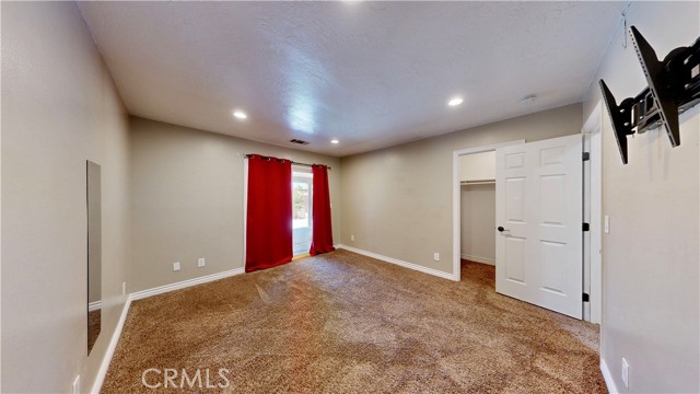 15460 Mandan Road, Apple Valley CA: https://media.crmls.org/medias/68ee87be-6272-4ea0-bff0-61b7dce9f321.jpg