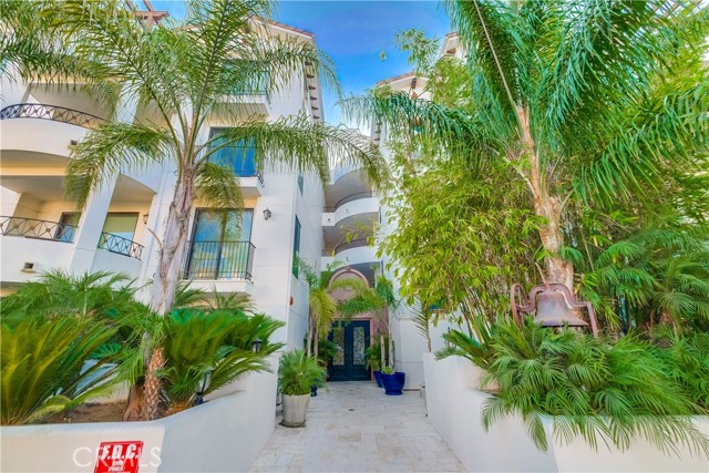Detail Gallery Image 1 of 33 For 5253 Vantage Ave #105,  Valley Village,  CA 91607 - 4 Beds | 2 Baths