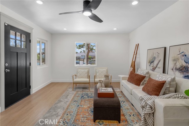 314 N Jackson Street, Santa Ana CA: https://media.crmls.org/medias/68ef8e84-b8f1-44db-b468-9815e5cbf838.jpg