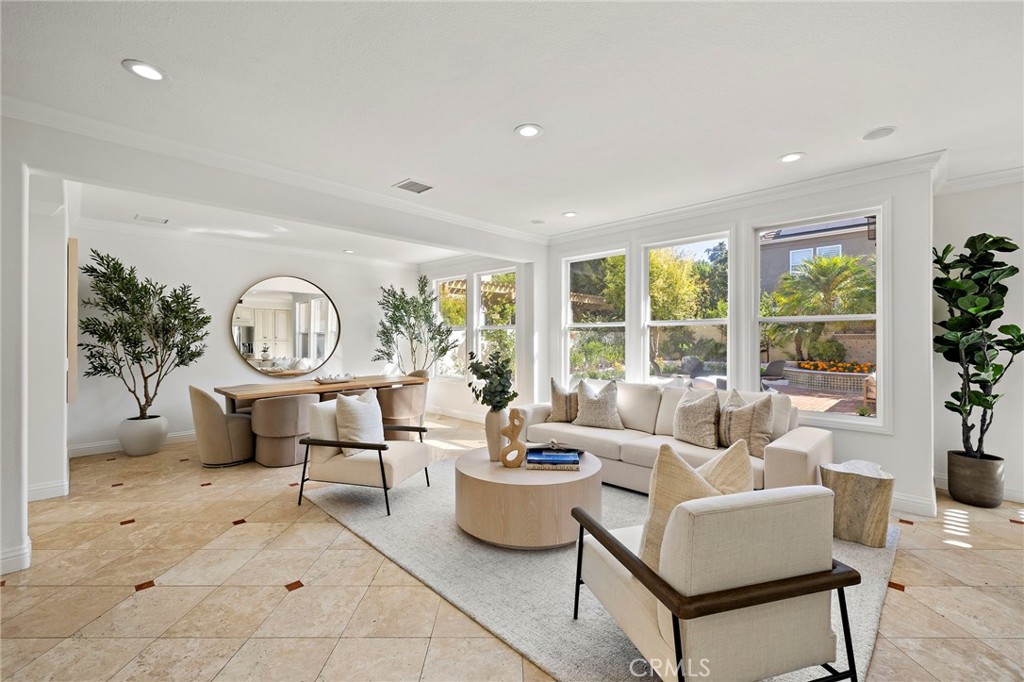 MLS #OC25257856 image #10