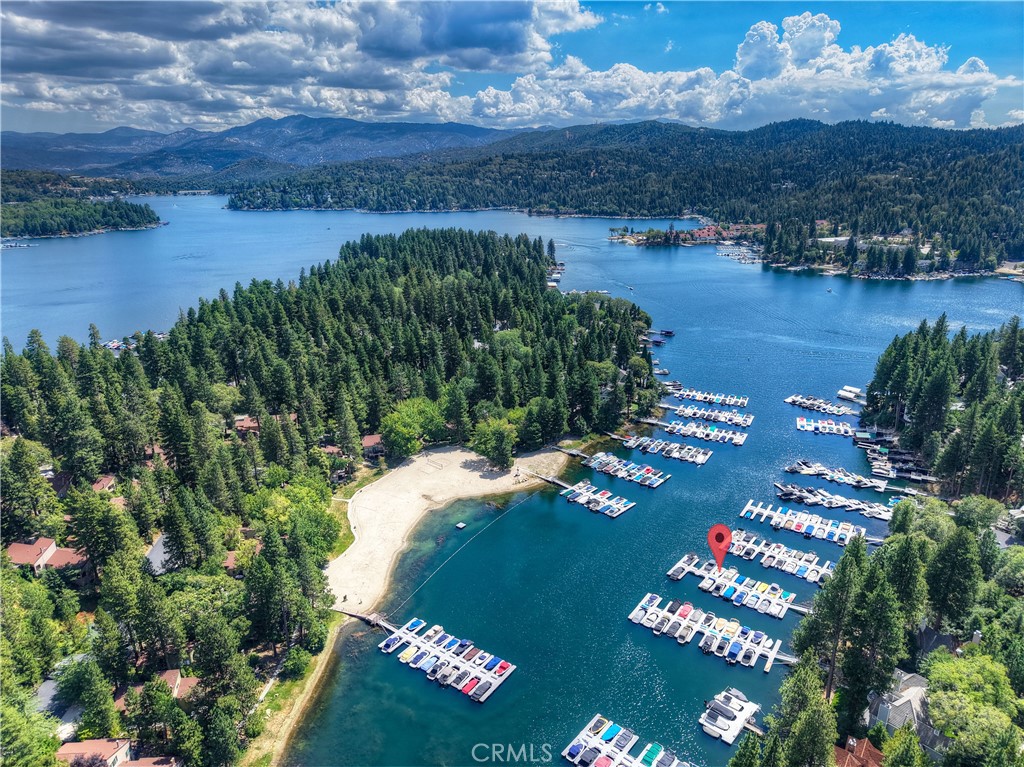 https://media.crmls.org/medias/68f00151-ea9a-4c39-91fa-f8bd54f07f42.jpg?preset=X-Large