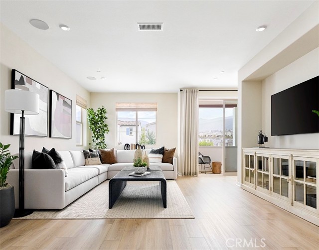 2549 Sprout Lane, Corona CA: https://media.crmls.org/medias/68f064ff-cc62-43fe-ab61-0c8a4cf53d9b.jpg
