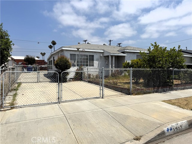 3237 W 132nd Street, Hawthorne CA: https://media.crmls.org/medias/68f09aa3-d468-4dcd-b5af-b76840b579c0.jpg