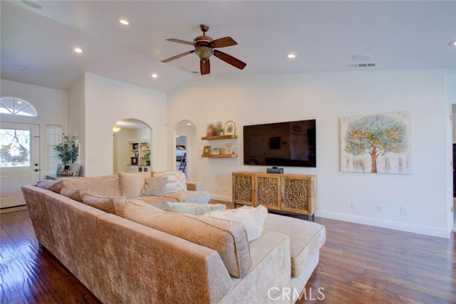 20443 Songbird Way, Hilmar CA: https://media.crmls.org/medias/68f0c7ea-66cf-4811-817c-94ac70faf392.jpg