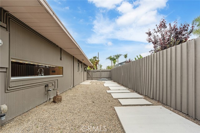 5112 E Valencia Drive, Orange CA: https://media.crmls.org/medias/68f0f17d-ae6e-43f8-88f2-8fea8f19f2d7.jpg