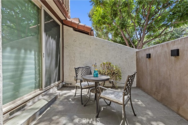 22255 1/4 Erwin Street, Woodland Hills CA: https://media.crmls.org/medias/68f15bbb-d84a-4d8f-a3a9-9244c73da1d2.jpg