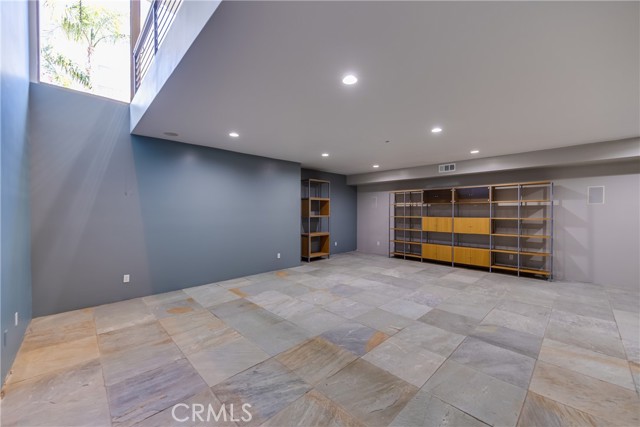 143 Union Jack Mall, Marina del Rey CA: https://media.crmls.org/medias/68f2939c-1ee2-41e4-a43f-6354921aa260.jpg