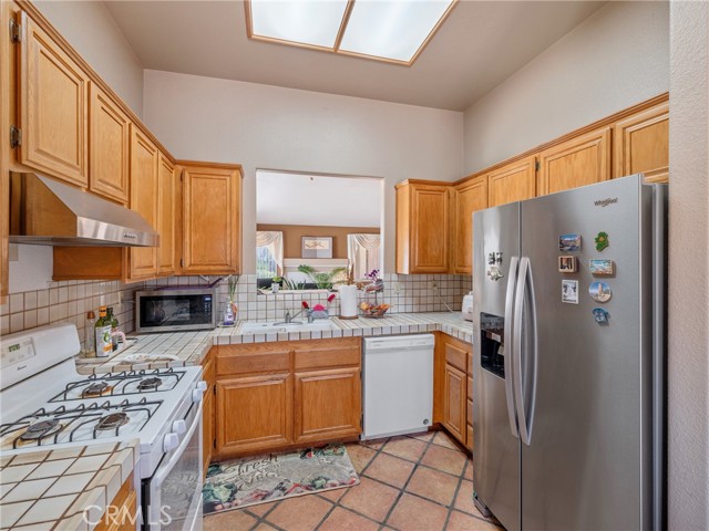 Detail Gallery Image 9 of 29 For 12871 Jade Rd, Victorville,  CA 92392 - 3 Beds | 2 Baths
