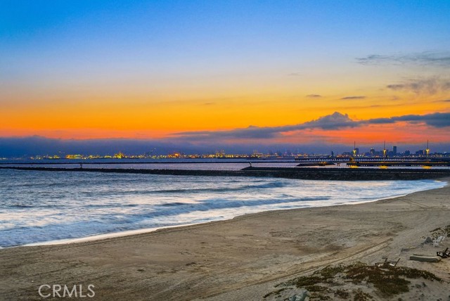 105 A Surfside Avenue, Surfside CA: https://media.crmls.org/medias/68f3bbbd-62a3-49c6-9ad6-8473b9fd5dc4.jpg