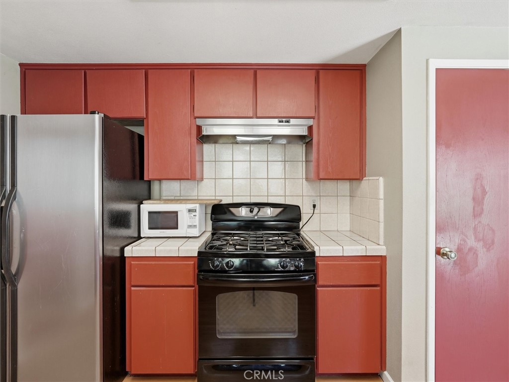 https://media.crmls.org/medias/68f43b2c-d9e4-49ca-af65-cfa473f68cc8.jpg?preset=X-Large
