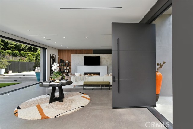 Detail Gallery Image 3 of 36 For 14753 Round Valley, Sherman Oaks,  CA 91403 - 4 Beds | 5 Baths