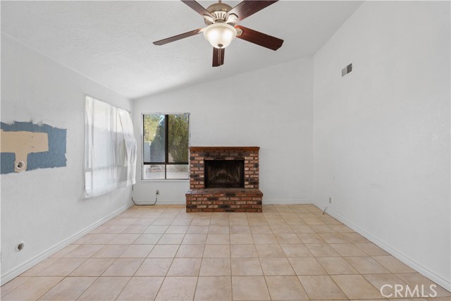 Detail Gallery Image 3 of 33 For 18891 Shoshonee Rd, Apple Valley,  CA 92307 - 3 Beds | 2 Baths