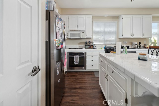 Detail Gallery Image 14 of 46 For 28399 Northmoore Pl, Menifee,  CA 92584 - 4 Beds | 3/1 Baths