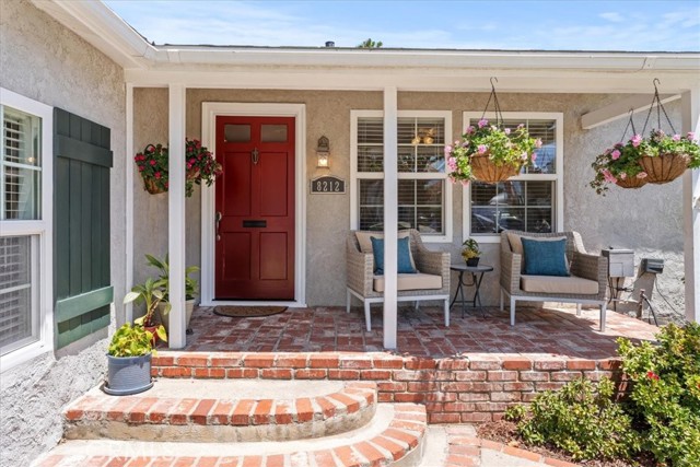 Detail Gallery Image 3 of 37 For 8212 Reading Ave, Los Angeles,  CA 90045 - 3 Beds | 1/1 Baths