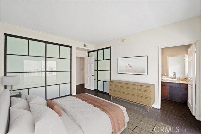 4313 Van Nuys Boulevard, Sherman Oaks CA: https://media.crmls.org/medias/68f59b93-4982-4595-826b-cc85710b3c80.jpg